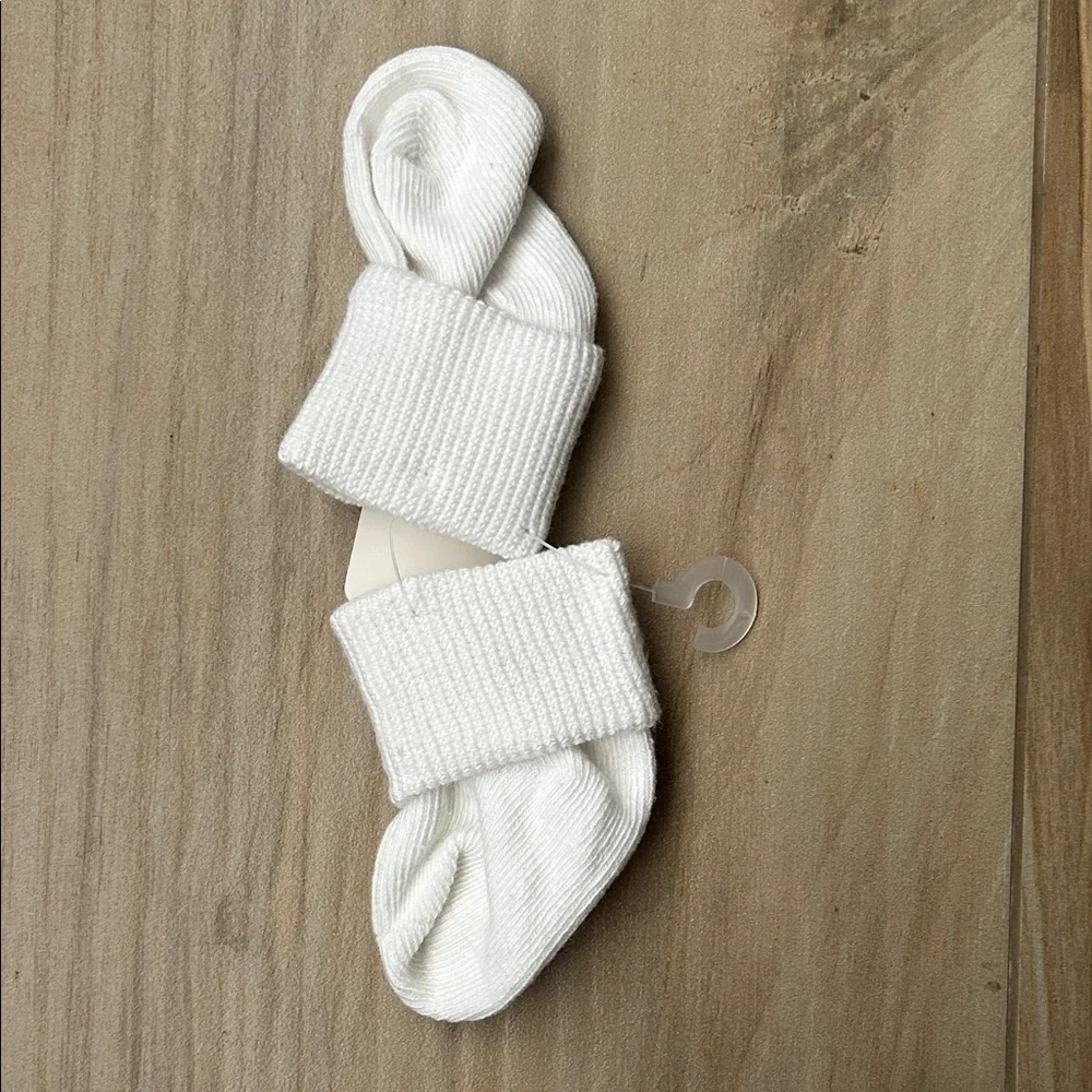 Newborn White Shamrock ☘️ Baby Socks